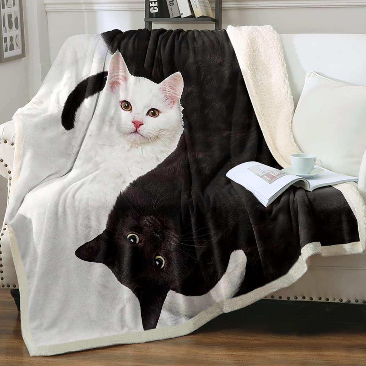 128bafa1-6032-4d8e-9e0f-d79c3d660d2d.jpg Cozy Sherpa Pet Blanket – Soft & Warm Cat & Dog Throw - Image 1